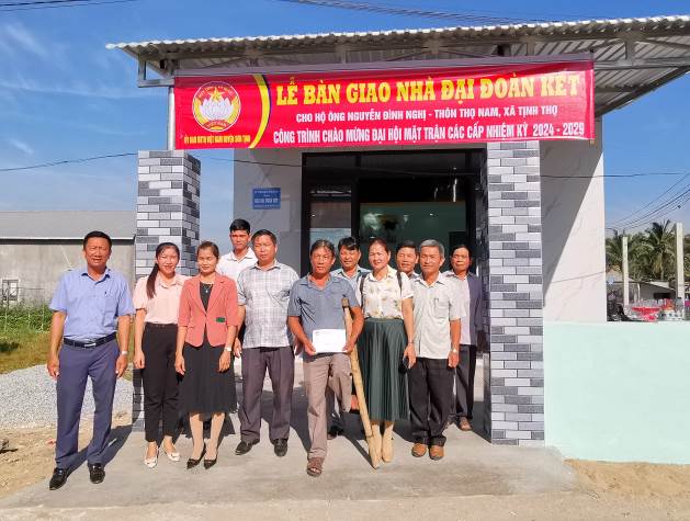 Ủy ban MTTQVN huyện Sơn Tịnh nghiệm thu nhà đại đoàn kết tại xã Tịnh Thọ