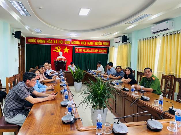 UBND huyện Sơn Tịnh dự hội nghị trực tuyến về chuyển đổi số tỉnh lần thứ 1 năm 2024