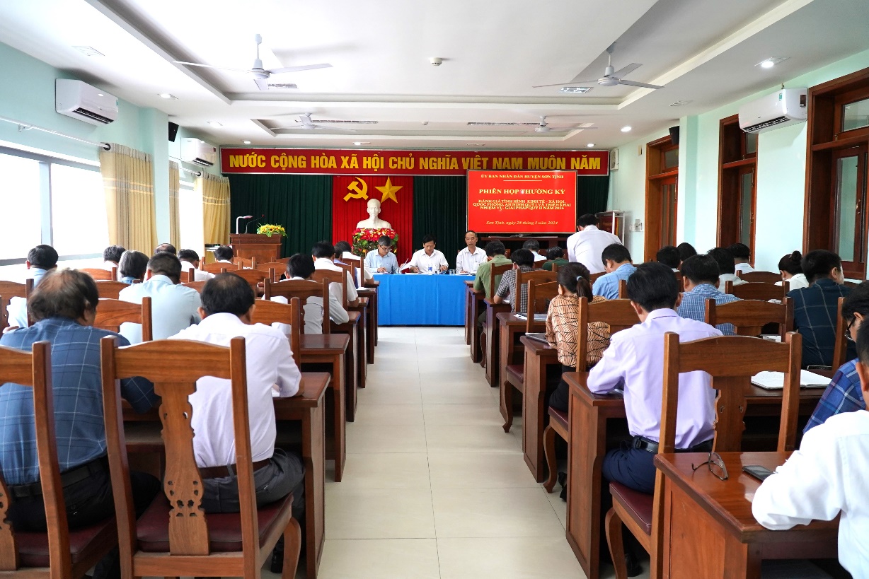UBND huyện Sơn Tịnh tổ chức phiên họp thường kỳ quý 1, triển khai nhiệm vụ trọng tâm quý 2 năm 2024