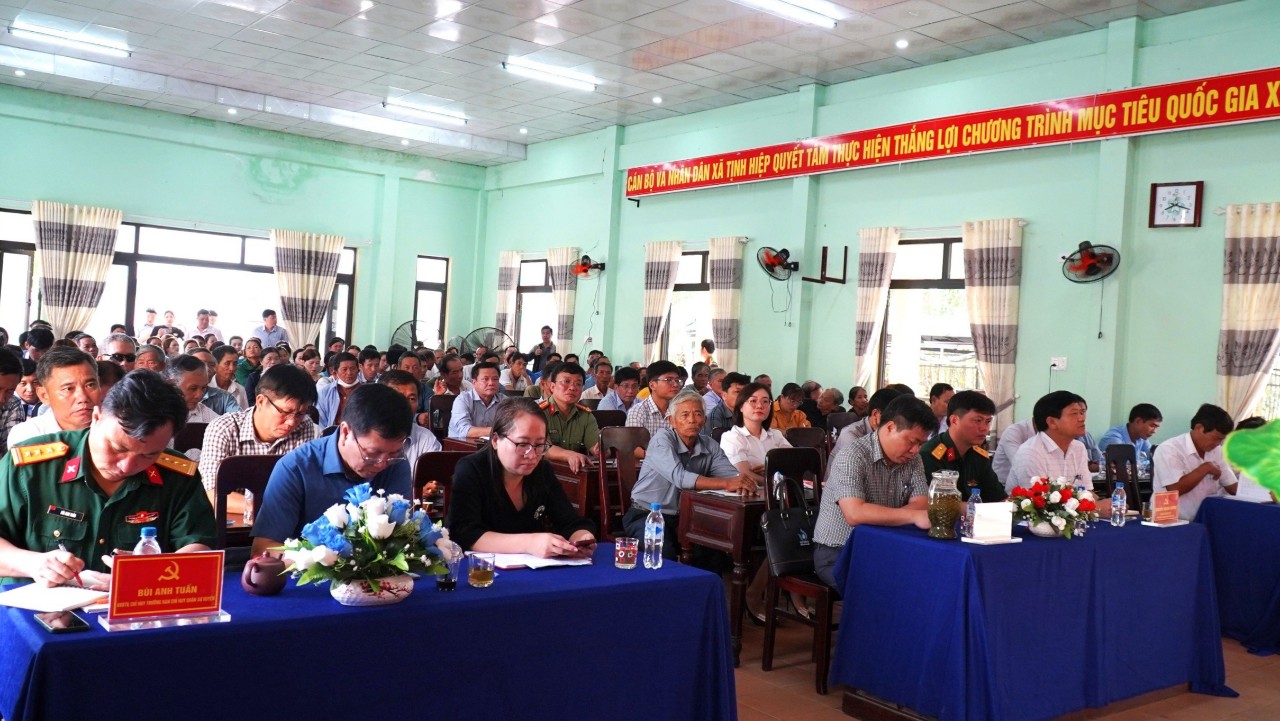Bí thư Huyện ủy Sơn Tịnh tiếp xúc, đối thoại với Nhân dân xã Tịnh Hiệp