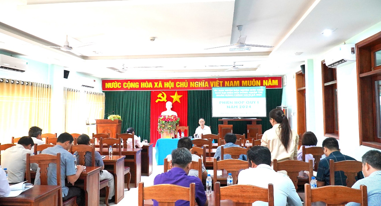 Ban đại diện Hội đồng quản trị NHCSXH huyện Sơn Tịnh tổ chức phiên họp quý I năm 2024