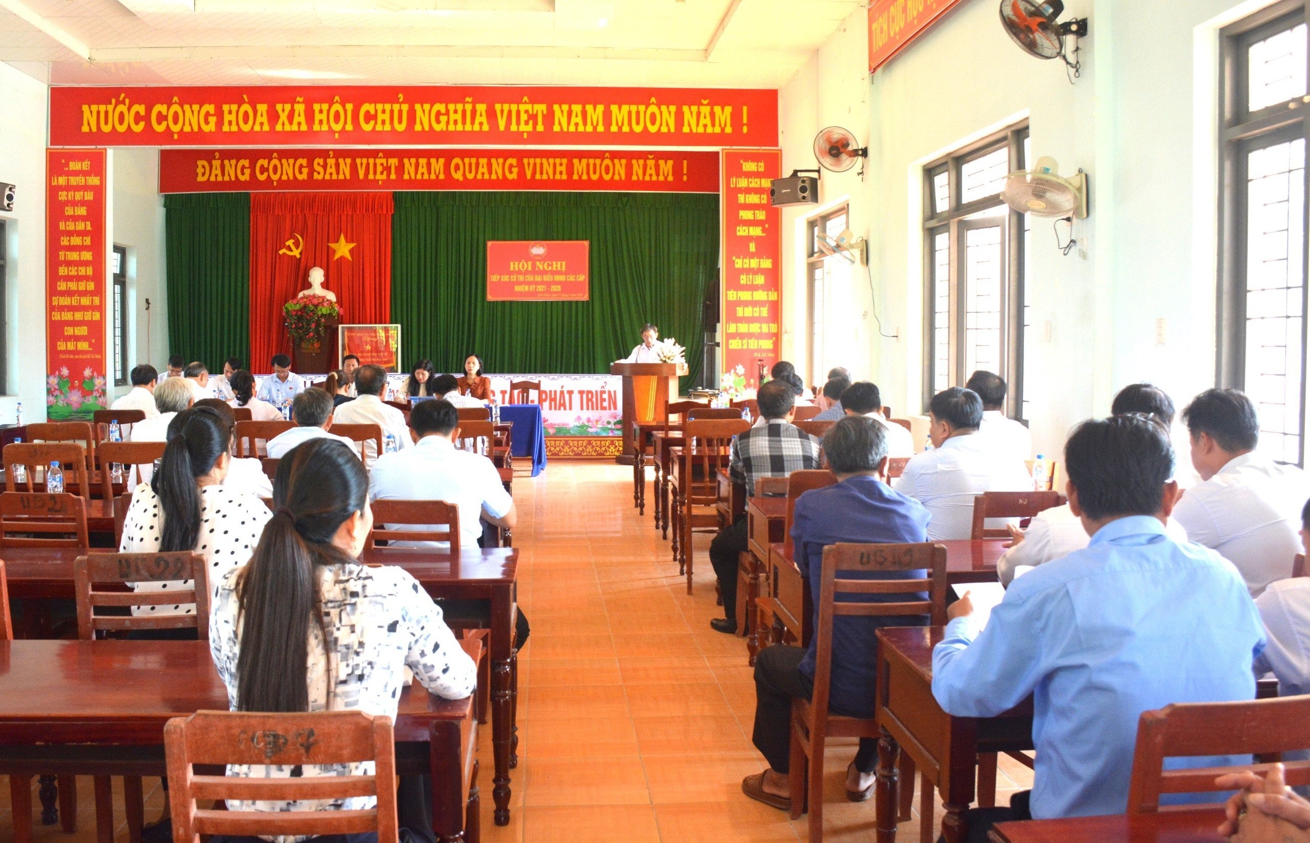 HĐND các cấp tiếp xúc cử tri tại xã Tịnh Bình