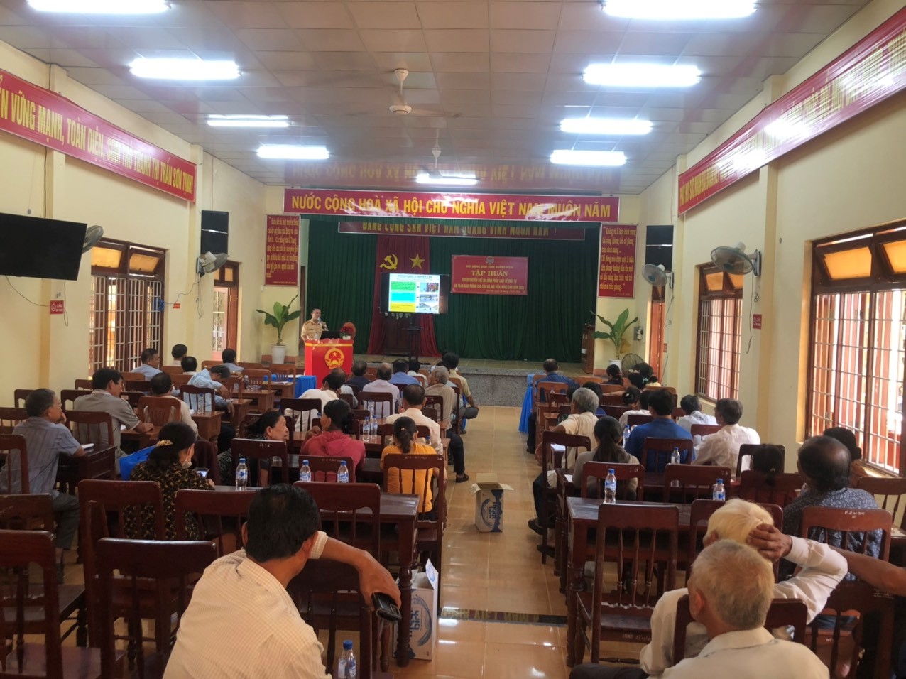 Hội Nông dân tỉnh tập huấn tuyên truyền các qui định pháp luật về trật tự an toàn giao thông cho cán bộ, hội viên, nông dân năm 2024 ở huyện Sơn Tịnh