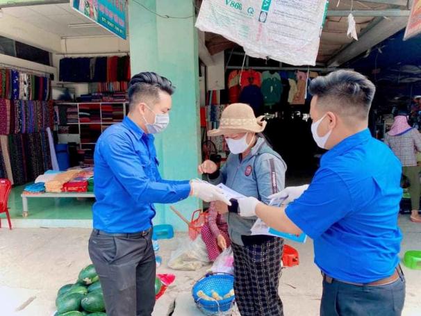 Tuổi trẻ huyện Sơn Tịnh chung tay phòng chống dịch bệnh Covid-19