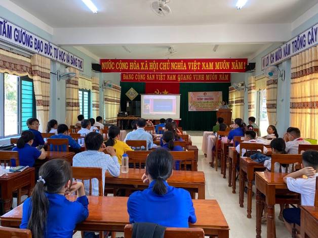 Huyện đoàn Sơn Tịnh tập huấn kỷ năng tuyên truyền phòng chống xâm hại trẻ em và Luật trẻ em năm 2016