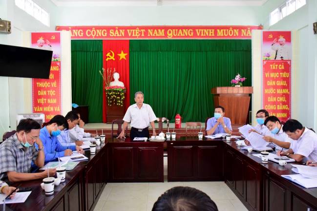 Đoàn công tác của huyện Sơn Tịnh kiểm tra việc thực hiện các chính sách giảm nghèo trên địa bàn xã Tịnh Bắc