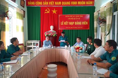 SƠN TỊNH KẾT NẠP ĐẢNG CHO TÂN BINH TRƯỚC NGÀY NHẬP NGŨ