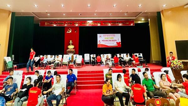 SÔI NỔI NGÀY HỘI HIẾN MÁU TÌNH NGUYỆN NĂM 2025 TẠI XÃ SƠN TỊNH