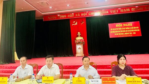 THƯỜNG TRỰC HĐND XÃ SƠN TỊNH TỔ CHỨC TIẾP XÚC CỬ TRI TRƯỚC KỲ HỌP THƯỜNG LỆ CUỐI NĂM 2025