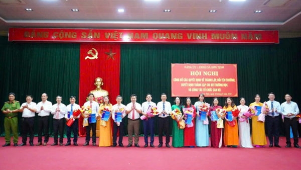 XÃ SƠN TỊNH TỔ CHỨC HỘI NGHỊ CÔNG BỐ CÁC QUYẾT ĐỊNH THÀNH LẬP, ĐỔI TÊN TRƯỜNG, THÀNH LẬP CHI BỘ TRƯỜNG HỌC VÀ CÔNG TÁC TỔ CHỨC CÁN BỘ