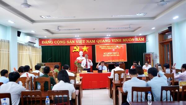 HĐND XÃ SƠN TỊNH TỔ CHỨC KỲ HỌP THỨ 4 (KỲ HỌP CHUYÊN ĐỀ) KHÓA II, NHIỆM KỲ 2026 - 2031