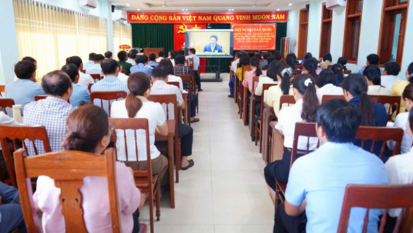 XÃ SƠN TỊNH THAM DỰ HỘI NGHỊ TRỰC TUYẾN TOÀN QUỐC NGHIÊN CỨU, HỌC TẬP, QUÁN TRIỆT VÀ TRIỂN KHAI THỰC HIỆN NGHỊ QUYẾT HỘI NGHỊ LẦN THỨ TƯ BAN CHẤP HÀNH TRUNG ƯƠNG ĐẢNG KHÓA XIV