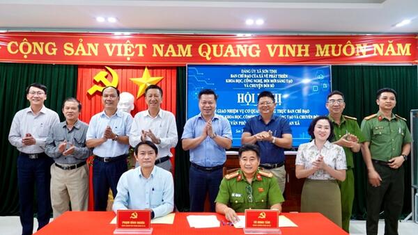 XÃ SƠN TỊNH BÀN GIAO NHIỆM VỤ CƠ QUAN THƯỜNG TRỰC BAN CHỈ ĐẠO VỀ PHÁT TRIỂN KHOA HỌC, CÔNG NGHỆ, ĐỔI MỚI SÁNG TẠO VÀ CHUYỂN ĐỔI SỐ