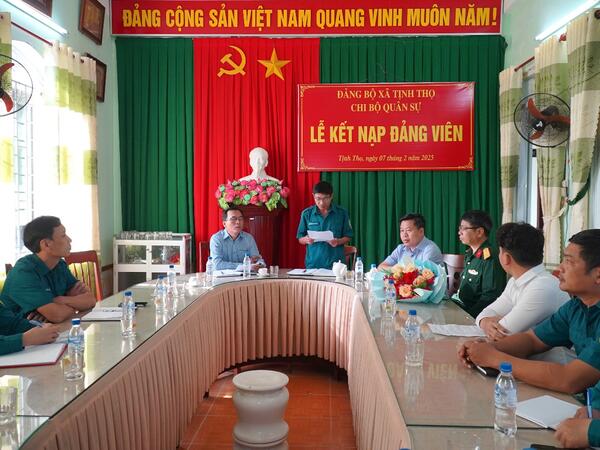 SƠN TỊNH KẾT NẠP ĐẢNG CHO TÂN BINH TRƯỚC NGÀY NHẬP NGŨ